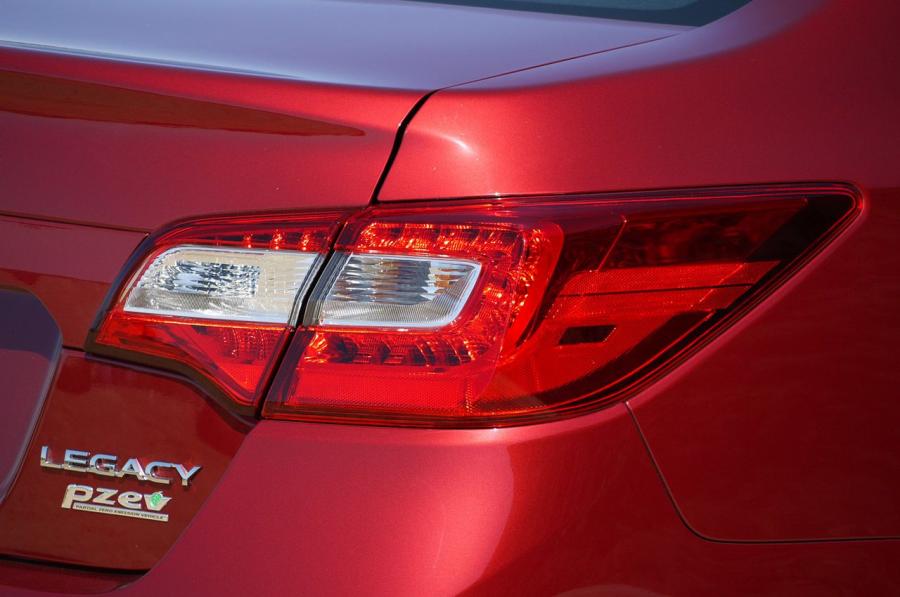  Subaru Legacy 2015 года  (US) (фото 4 из 35)